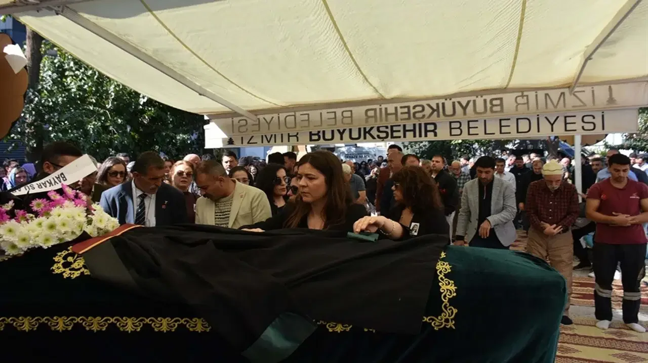 Izmirde Oldurulen Avukat Ozge Penbegul Cubbesiyle Defnedildi (1)