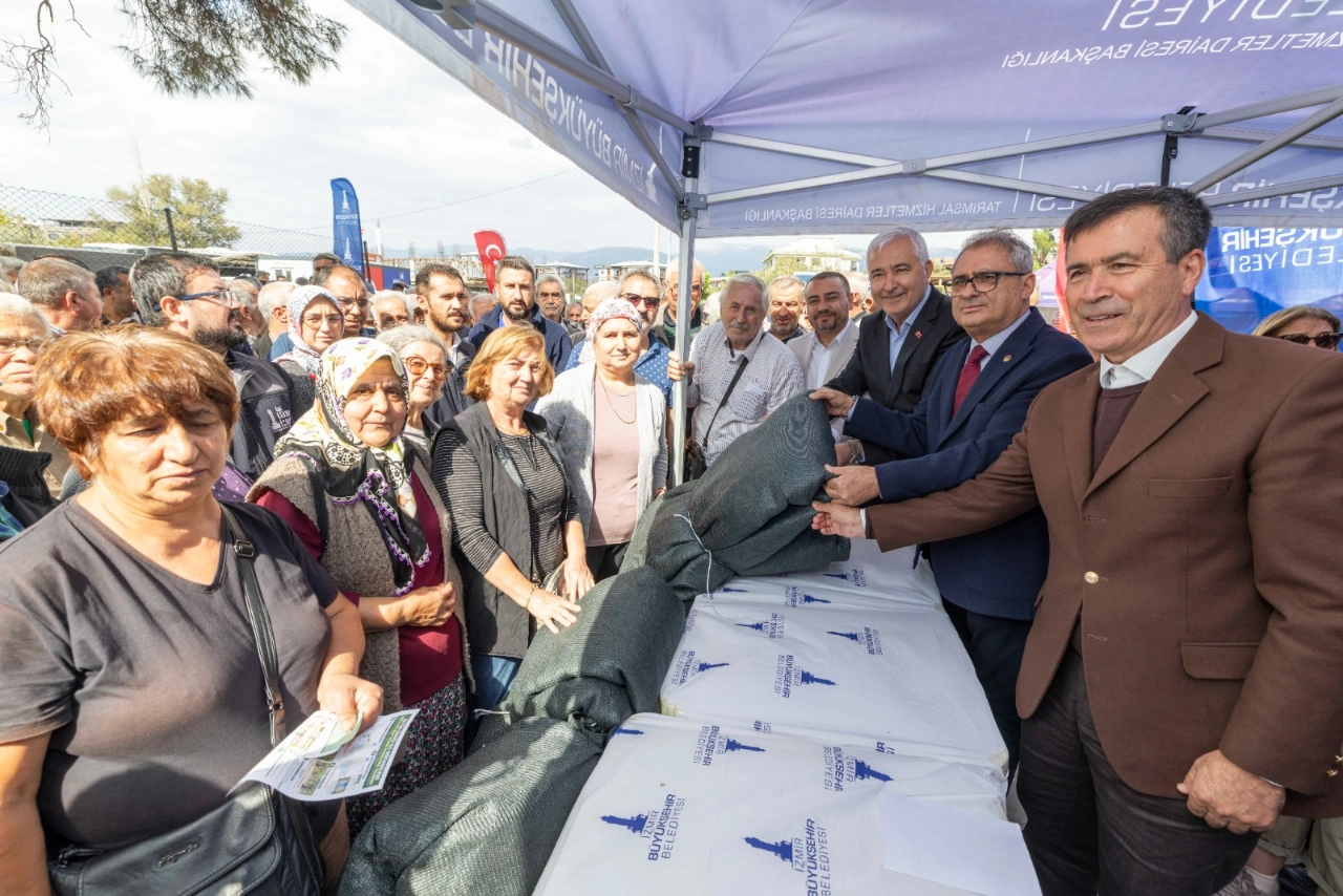 Izmirde Zeytin Uretimine Destek Sahada Devam Ediyor Yenibakishaber (1)