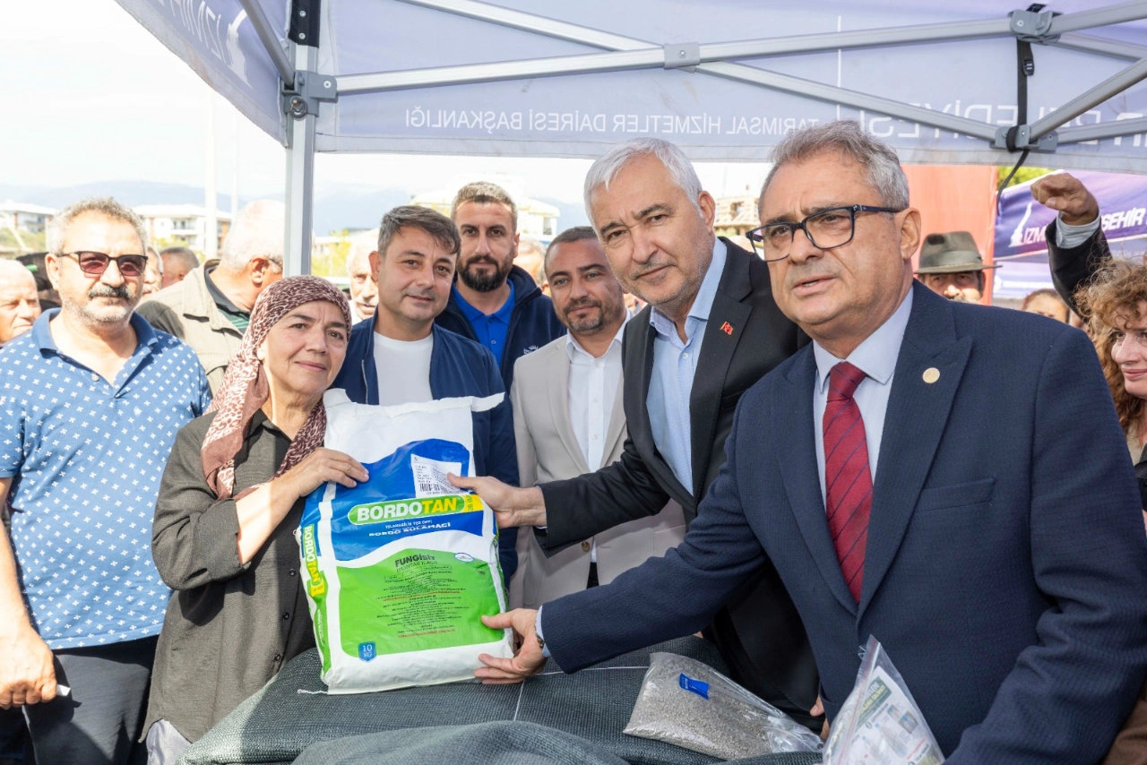 Izmirde Zeytin Uretimine Destek Sahada Devam Ediyor Yenibakishaber (2)