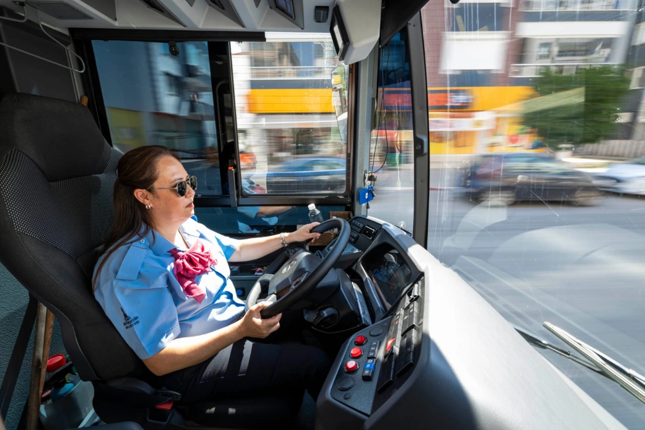 Izmirin Otobuslerinde Yapay Zeka Destekli Surus Donemi Yenibakishaber (1)