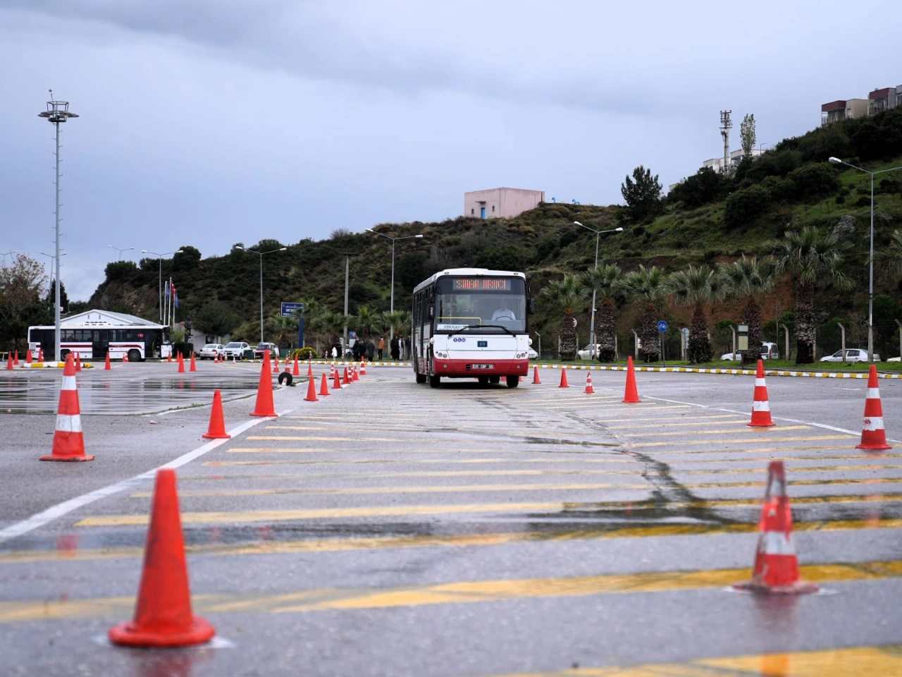 Izmirin Otobuslerinde Yapay Zeka Destekli Surus Donemi Yenibakishaber