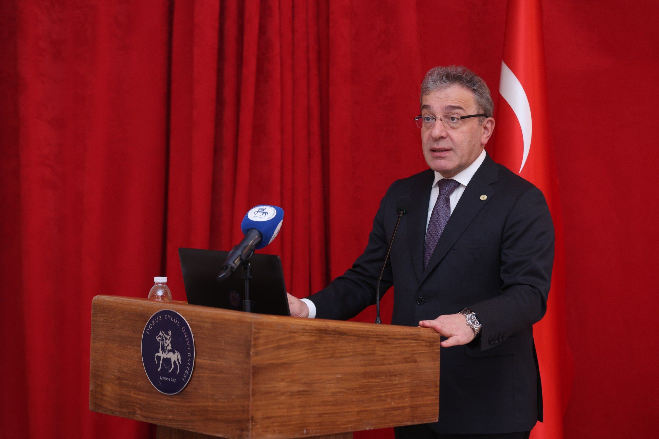 İzmi̇r'i̇n Üni̇versi̇teleri̇ Cumhuri̇yet'i̇n Kazanimlarini Deü'de Konuştu (4)