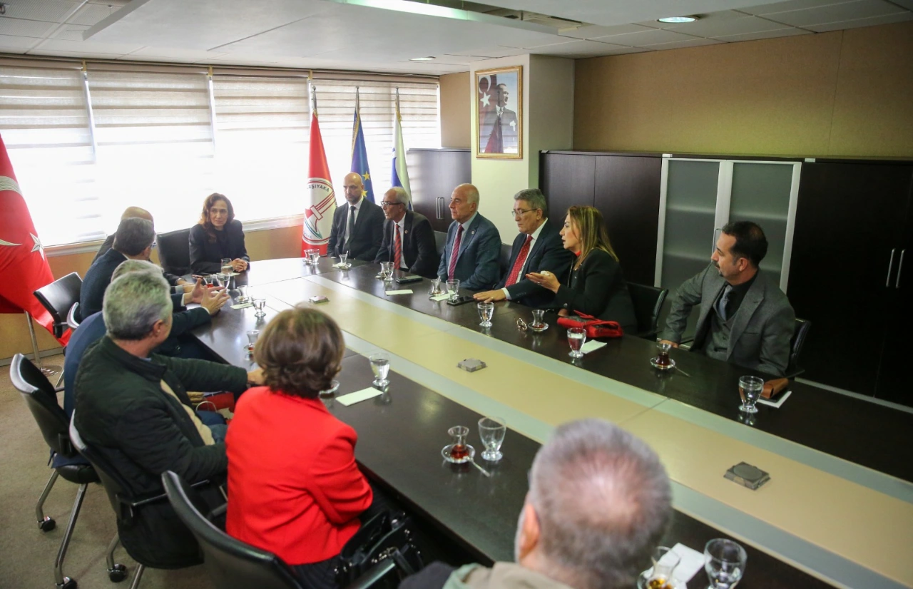 Karsiyaka Da Muhtarlar Gunu Torenle Kutlandi Yenibakishaber