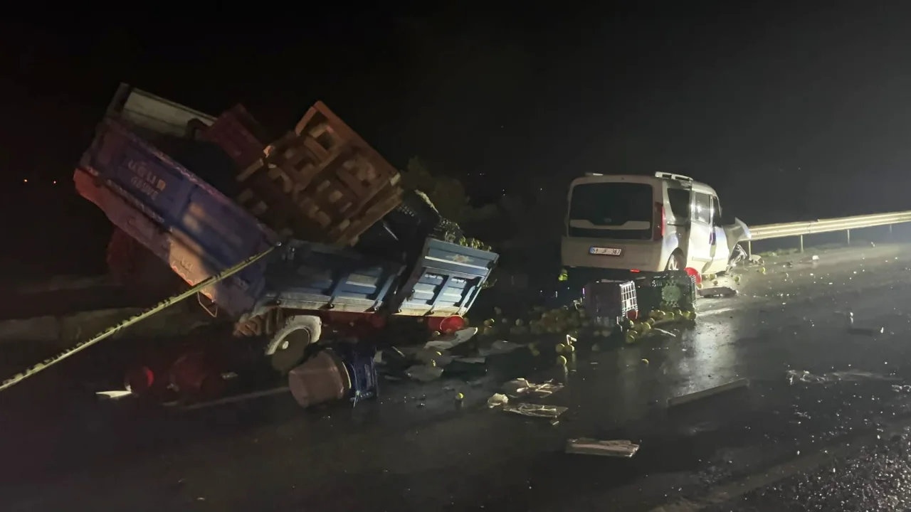 Kazada 2 Kisi Oldu 3 Kisi Yaralandi Yenibakishaber (1)