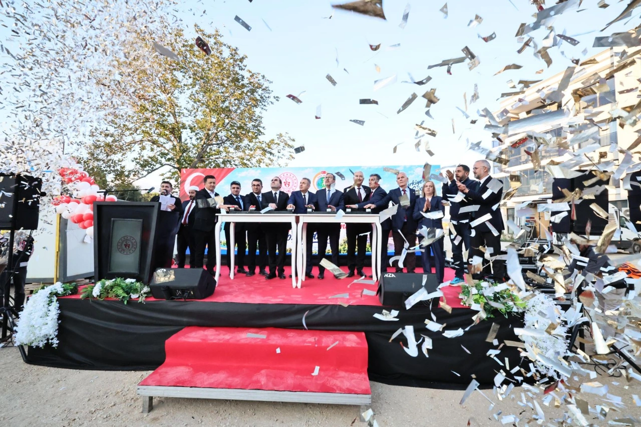 Kemalpaşa Gençlik Merkezi'nin temeli atıldı