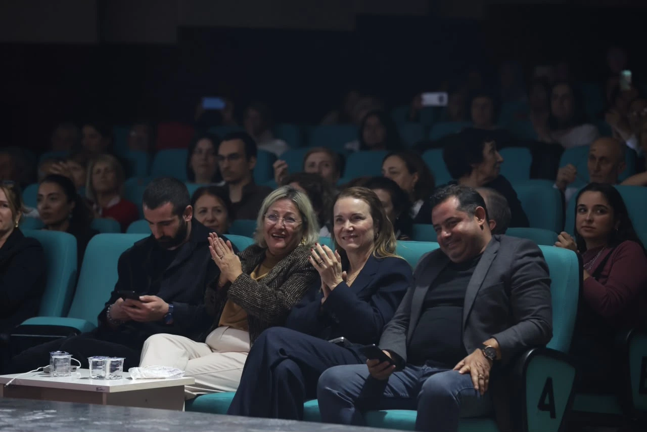 Konak In Cinarlari Cumhuriyet Icin Sahneye Cikti Yenibakishaber (3)