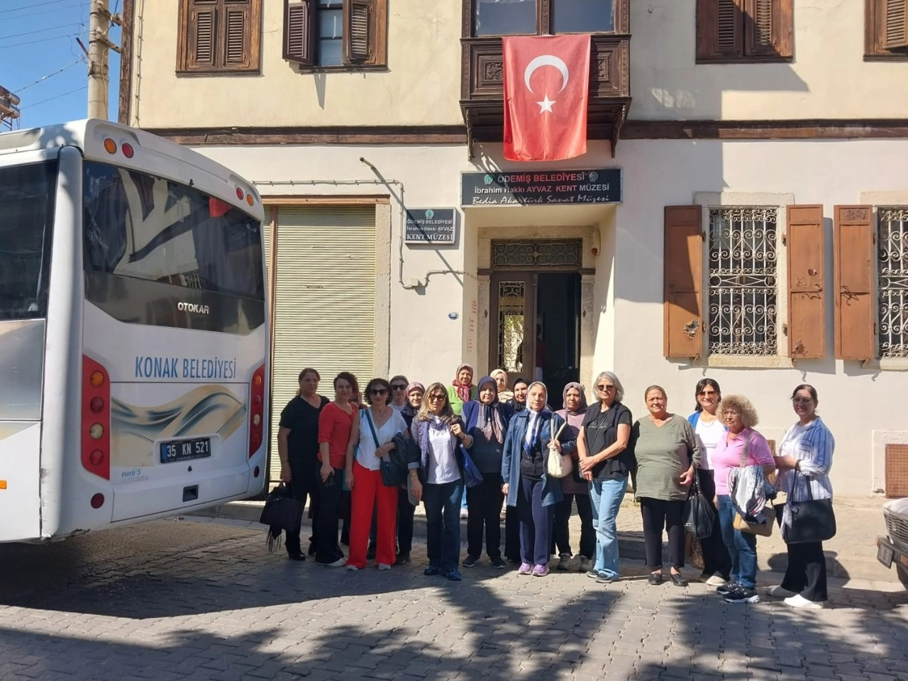 Konak Tan Sehit Aileleri Ve Gazilere Kultur Turu Yenibakishaber (3)