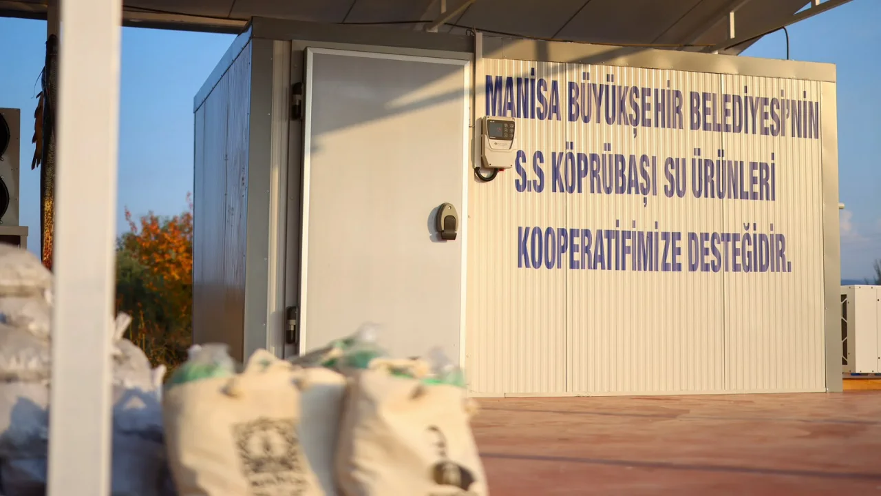 Koprubasi Nda Balikcinin Yuzu Guldu Borlu Manzaraya Kavustu 20 Yenibakishaber