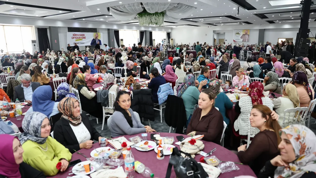 Menemen De Dunya Ciftci Kadinlar Gunu Renkli Etkinlikle Kutlandi Yenibakishaber