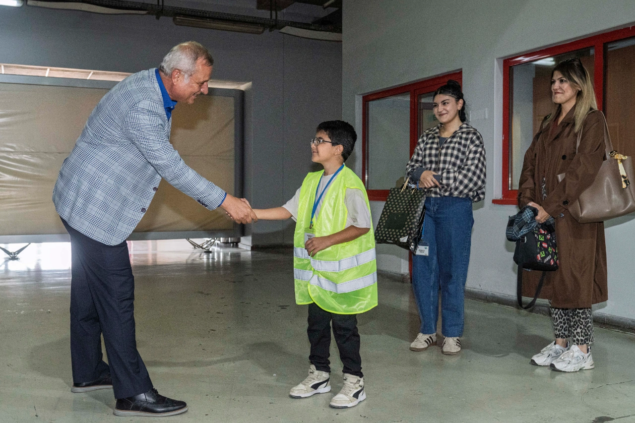 Metro Sevgisi Boyundan Buyuk Emirhan In Hayali Gercek Oldu Yenibakishaber (2)