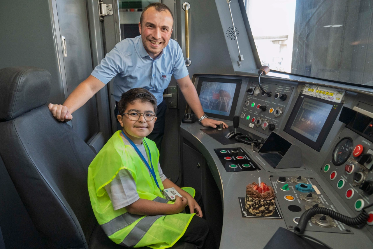 Metro Sevgisi Boyundan Buyuk Emirhan In Hayali Gercek Oldu Yenibakishaber