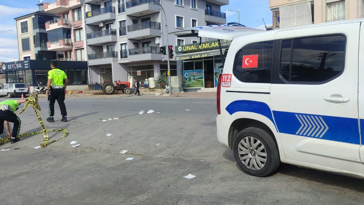 İzmir Ödemiş'te hafif ticari aracın çarptığı 42 yaşındaki yaya ağır yaralandı