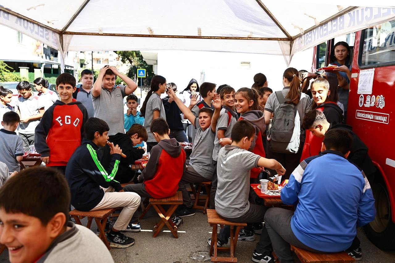 Ogrenci Otobusleri Yeniden Yollarda Ogle Yemegi 30 Tl Yenibakishaber (2)