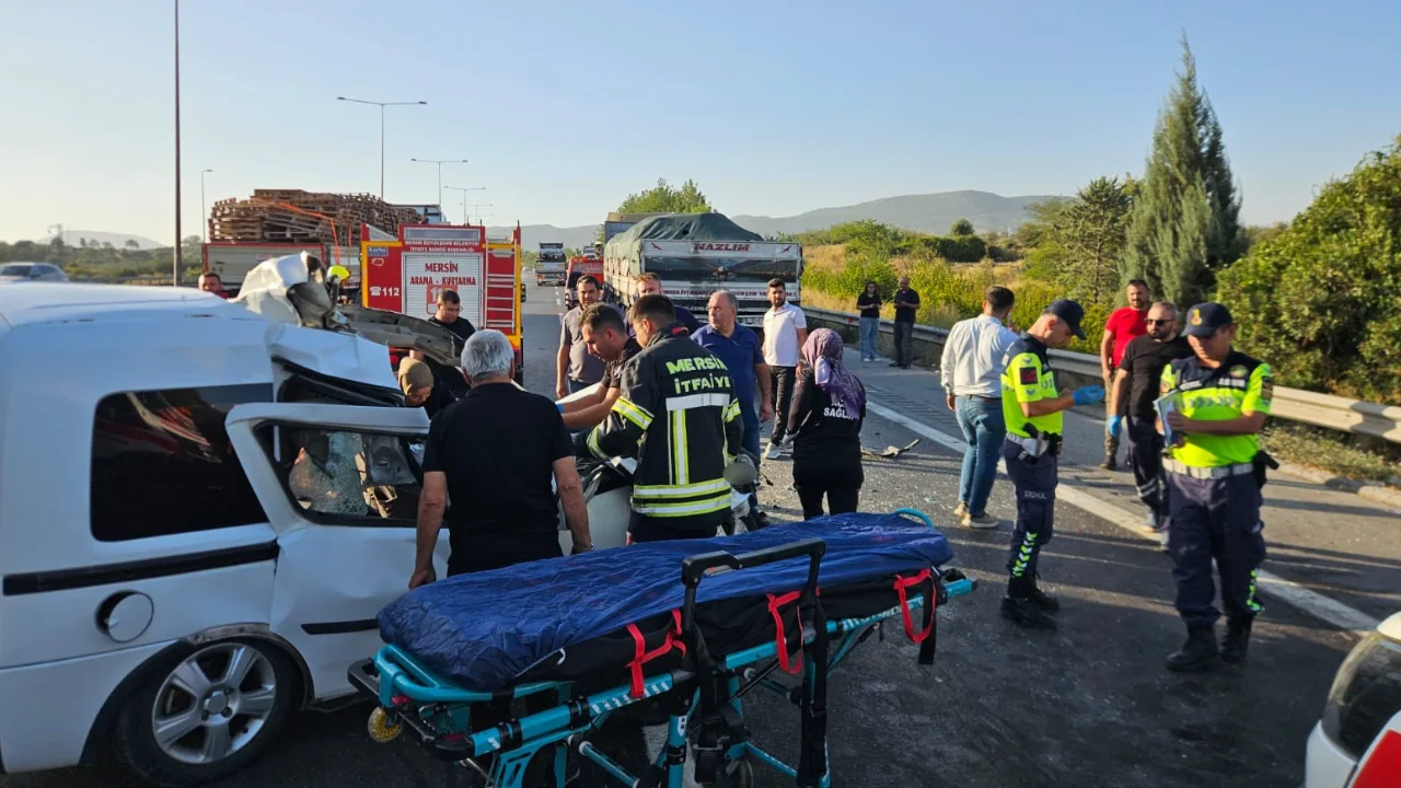 Otomobil Cekiciye Arkadan Carpti 2 Olu 1 Yarali Yenibakishaber
