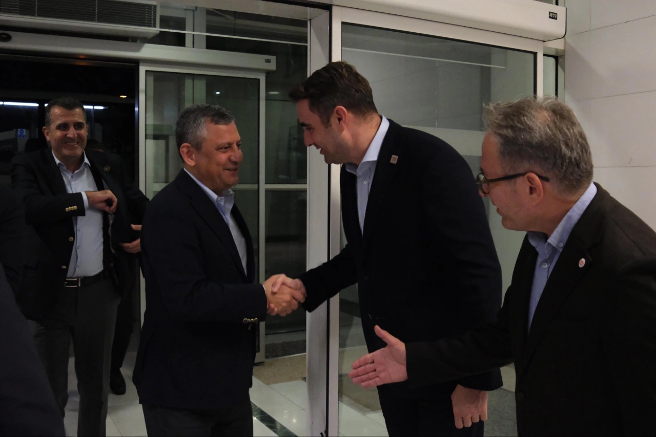 Ozgur Ozel Izmir De Iste Bugunku Programi Yenibakishaber