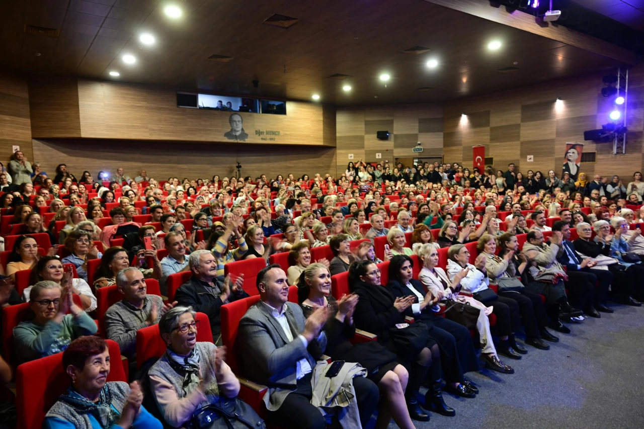 Sanat Gunesi Manisa Da Ozel Konserle Anildi Yenibakishaber (1)
