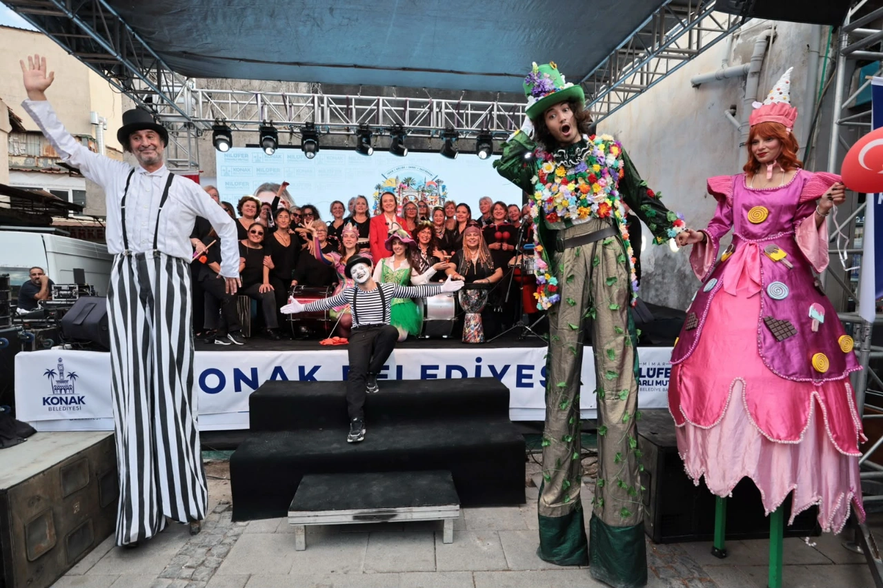 Tarihi Carsida Festival Coskusu Kemeralti Sokaklari Renklendi Yenibakishaber (2)