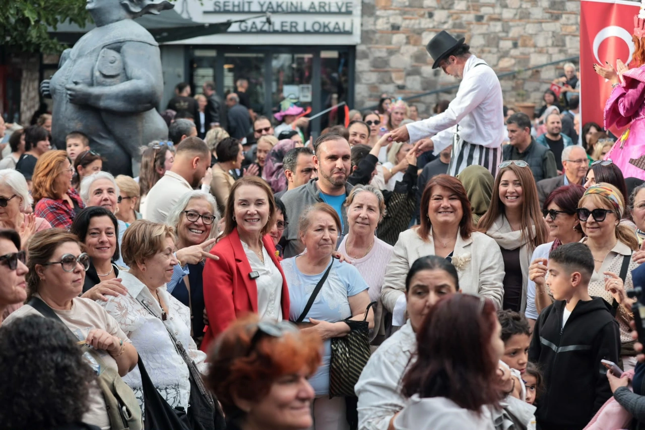 Tarihi Carsida Festival Coskusu Kemeralti Sokaklari Renklendi Yenibakishaber (4)