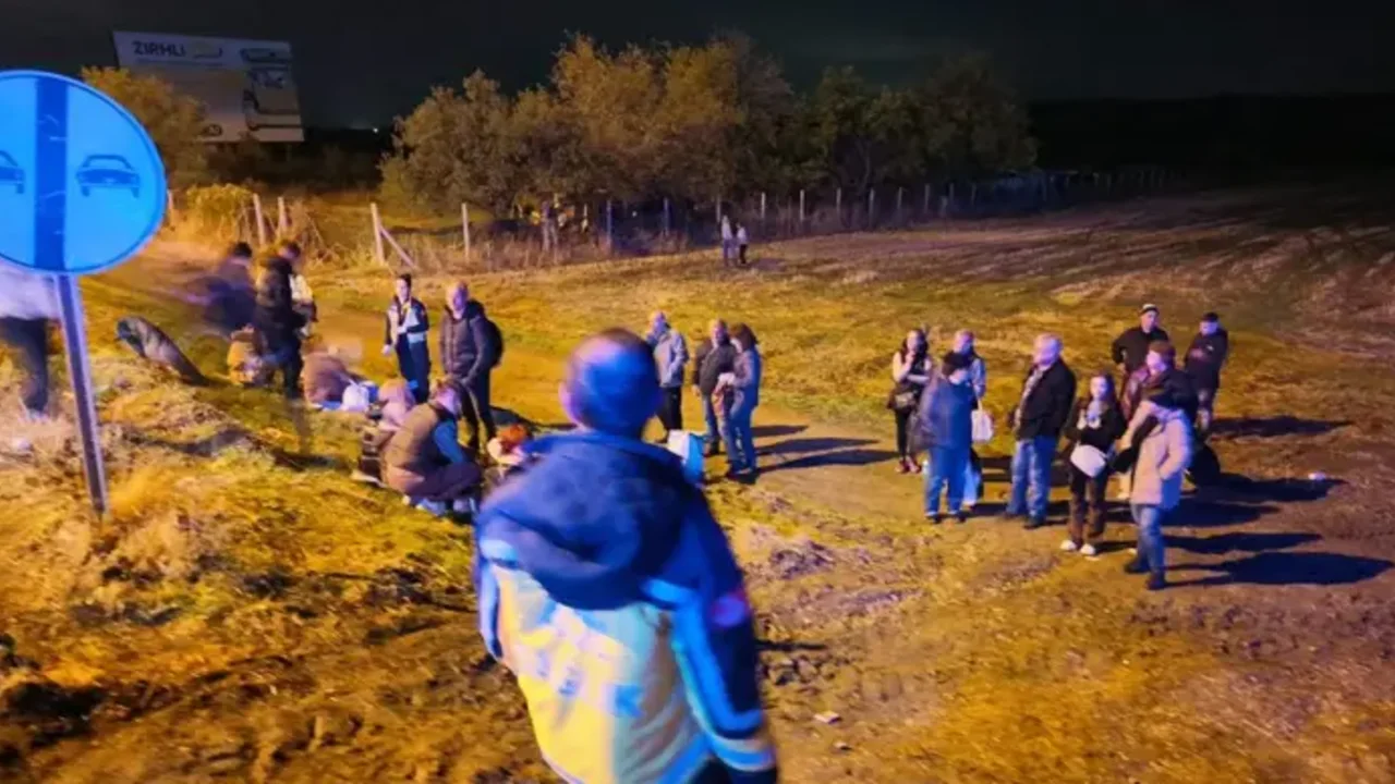 Tira Arkadan Carpti Yenibakishaber