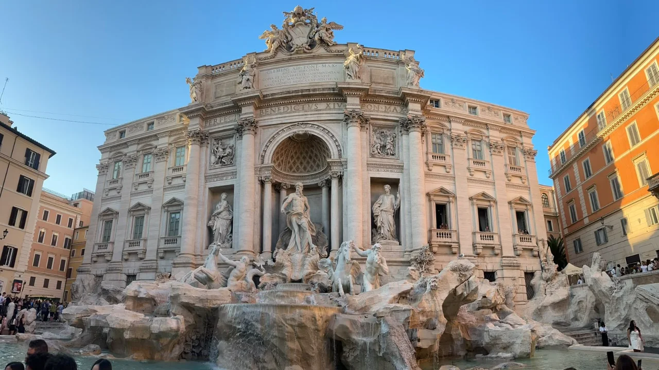Trevi Cesmesi Yenibakishaber