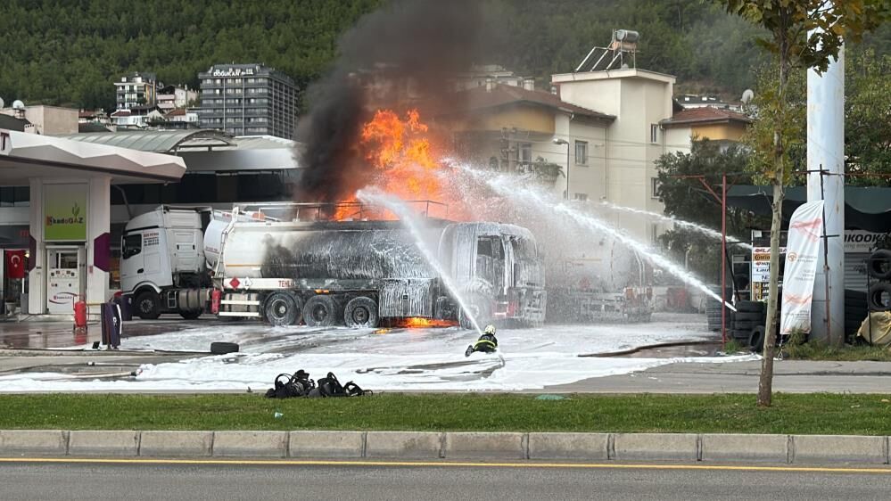 Yakıt boşaltırken patlama meydana geldi: 1 kişi ağır yaralandı