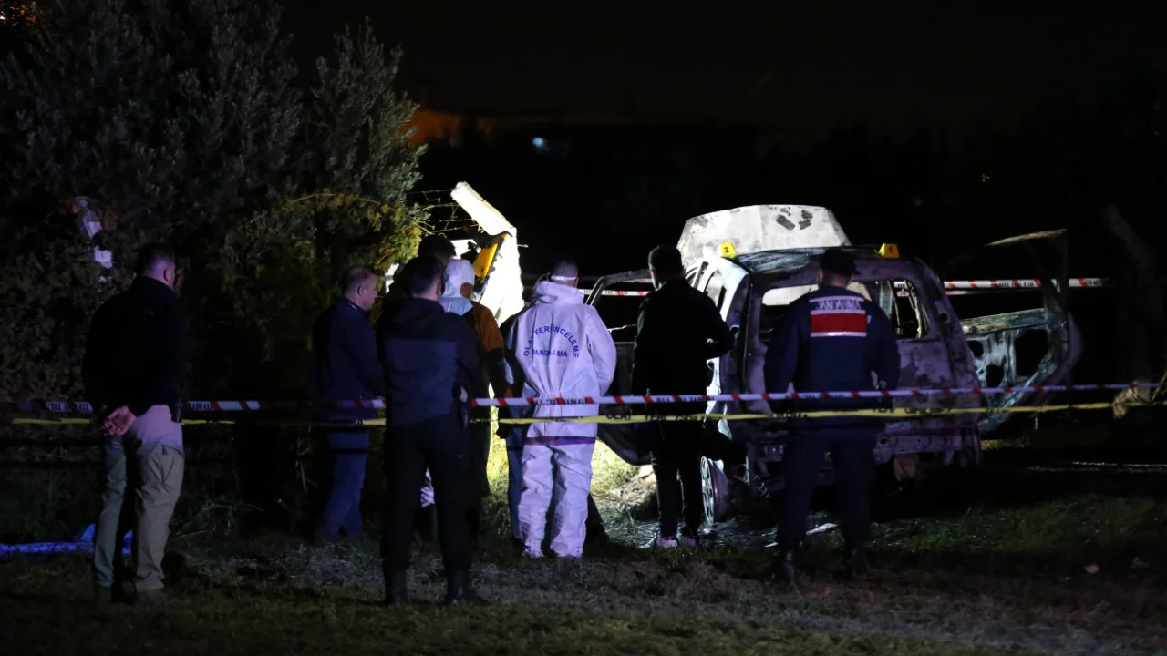 Yanan Otombilden Ceset Cikti Yenibakishaber