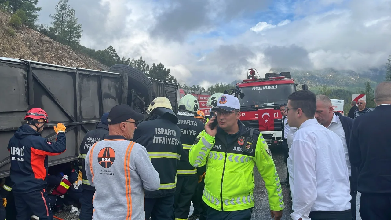Yolcu Otobusu Devrildi2 Yenibakishaber